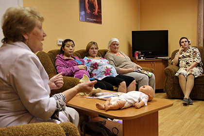 Роспотребнадзор рекомендовал беременным избегать поездок в 27 стран