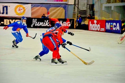 На ЧМ по хоккею с мячом сборная России с капитаном Ломановым разгромила финнов