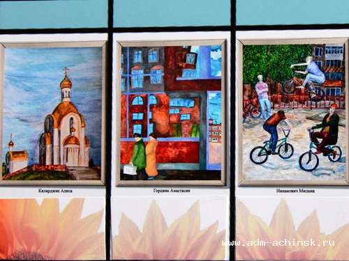 В Ачинске продолжается реставрация автобусных и трамвайных остановок