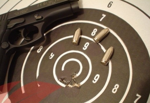 В Ачинске прошел турнир по стрельбе среди ветеранов ОВД и полицейских