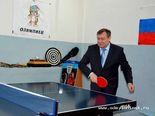 Глава города Ачинска Илай Ахметов проинспектировал два клуба по месту жительства