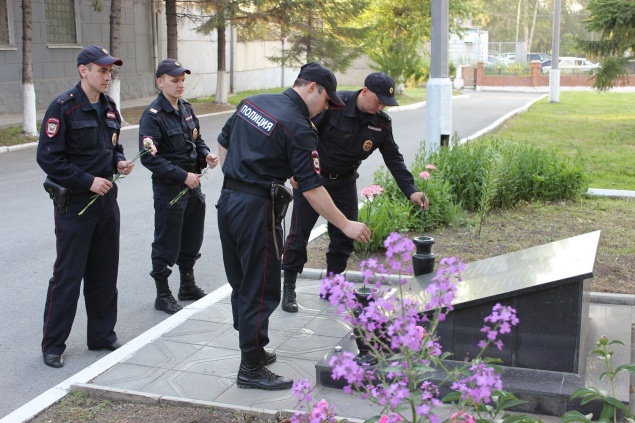 Полицейские Ачинска зажгли «Свечи памяти»