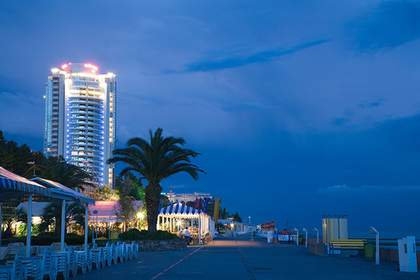 В Сочи сняли запрет на ночные и утренние купания