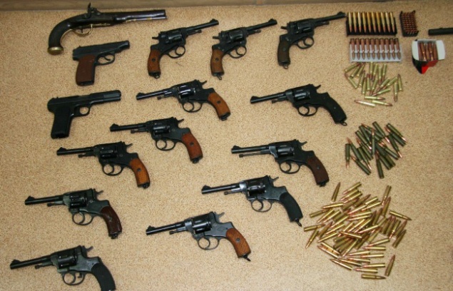 Сотрудники полиции в Ачинске проверяют владельцев оружия