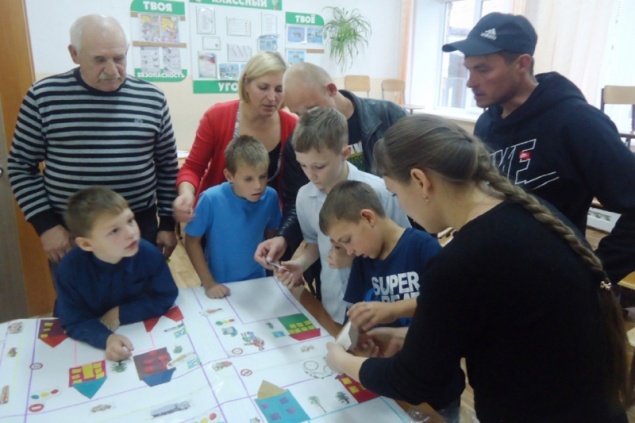 Ачинские школьники и родители приняли участие в квест-игре по ПДД