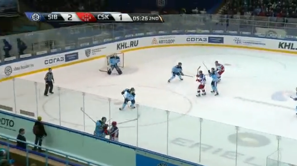 Игроки сборной России подрались в матче КХЛ