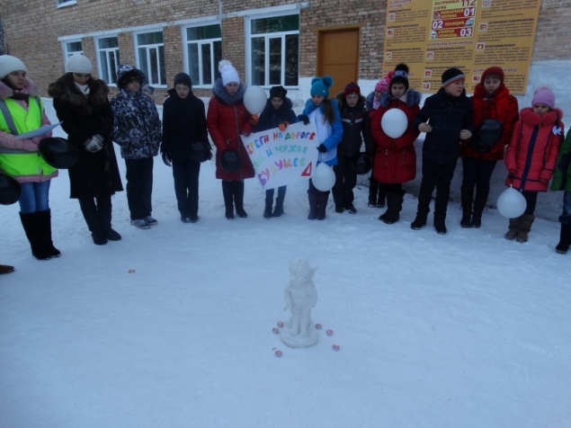 Дорожные полицейские и общественность в Ачинском районе почтили память погибших в ДТП