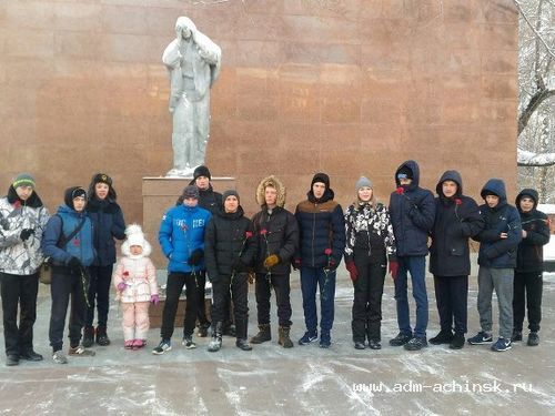 «Волонтеры победы» из Ачинска организовали акцию ко Дню неизвестного солдата