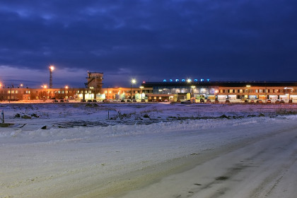 В Мурманске самолет выкатился за пределы взлетной полосы