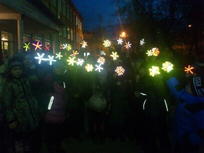 Дорожные полицейские провели среди юных ачинцев профилактическую акцию "Засветись"