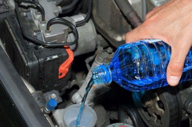 Под видом «незамерзайки» в Красноярск хотели ввезти 50 тысяч литров подозрительного спирта