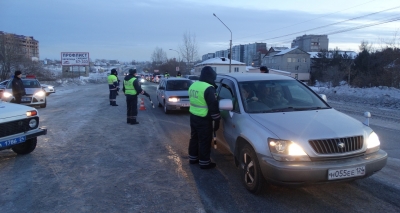 Дорожные полицейские в Ачинске впервые провели массовую проверку водителей на трезвость среди рабочей недели