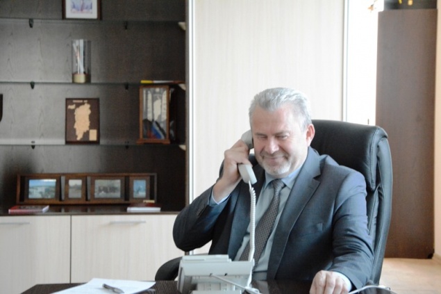 Сегодня прямую телефонную линию провёл исполняющий полномочия главы города Владимир Аникеев