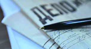 Директор детского центра год просто так начисляла себе вторую зарплату: грозит до 6 лет