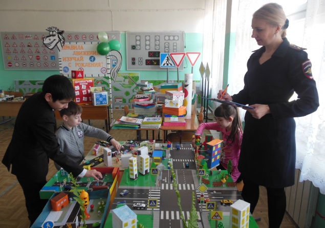 Госавтоинспекторы отметили лучшие семейные творческие работы по ПДД