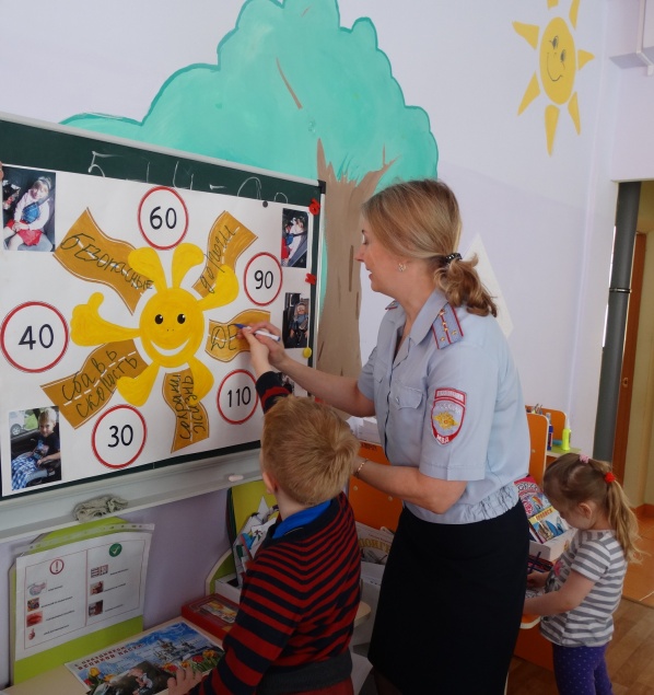 ГИБДД и юные ачинцы присоединились к Всероссийской семейной акции «Сохрани жизнь!#Сбавь скорость»