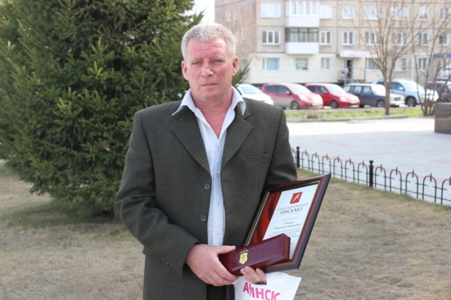 В Ачинске наградили охранника кафе, спасшего ребенка от насильника