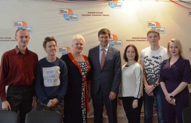 В Ачинске торжественно поздравили победителей Тотального диктанта