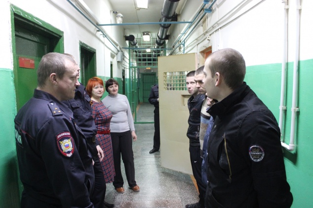 Представители общественности продолжают посещение изоляторов временного содержания и специальных приемников полиции