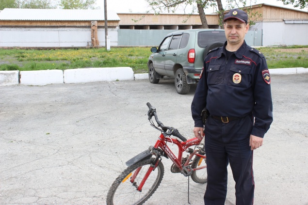 Сотрудники полиции в Ачинске вернули ребенку похищенный велосипед