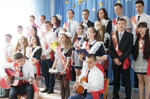 В Ачинске прозвенели последние звонки