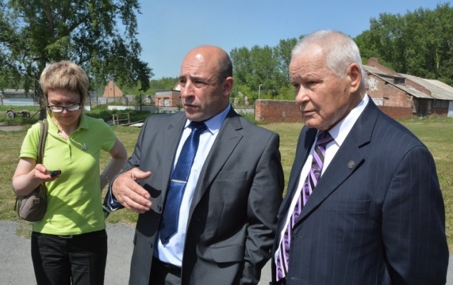 Ачинские чиновники совместно с представителями общероссийского народного фронта проверили городские объекты