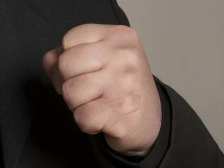 Депутат Тюхтетского райсовета ударил подростка, но отделался символическим штрафом