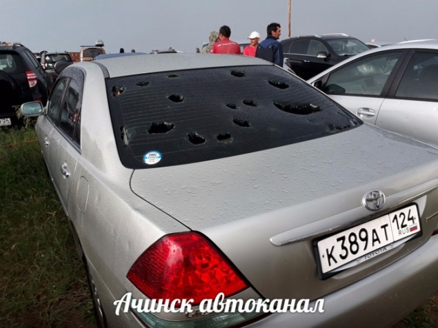 Мощный град на озере Белё разбивал стекла машин и дырявил крыши домов