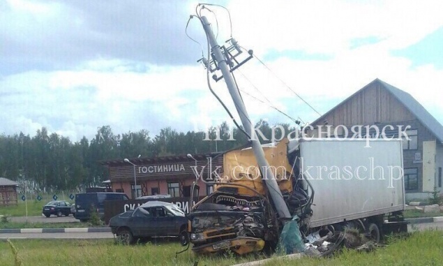Под Красноярском водитель пытался вернуть украденную борсетку и лишился автомобиля