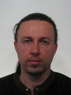 Красноярского насильника с косичкой подозревают в 12 преступлениях