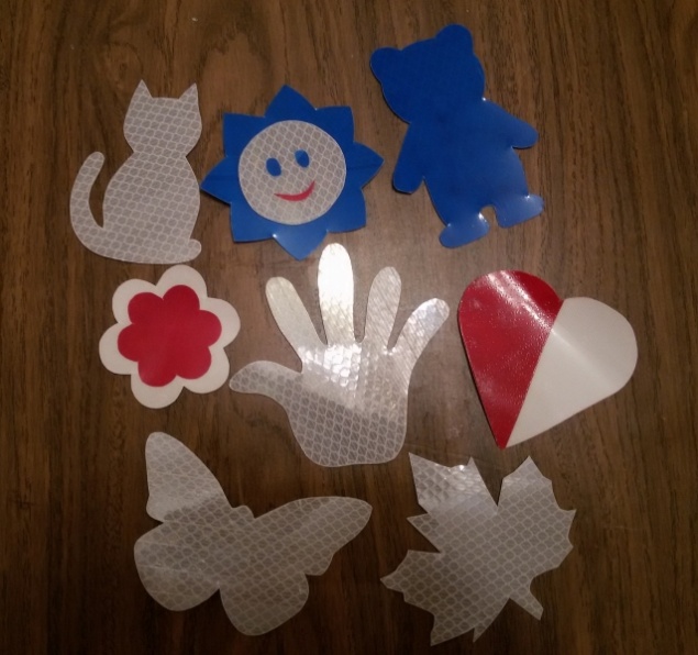 Госавтоинспекторы и общественники открыли мастерскую по изготовлению светоотражающих элементов