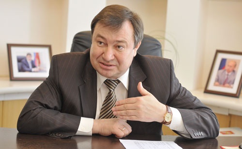 На прямую линию главы города продолжают поступать звонки