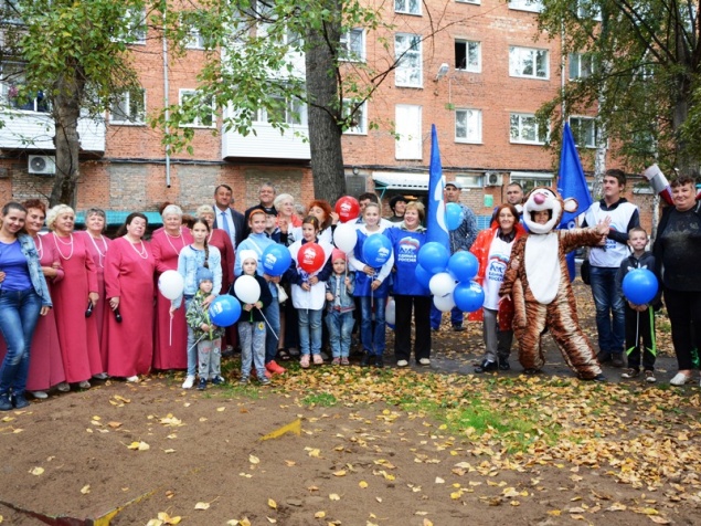 В Ачинске продолжаются праздники двора.