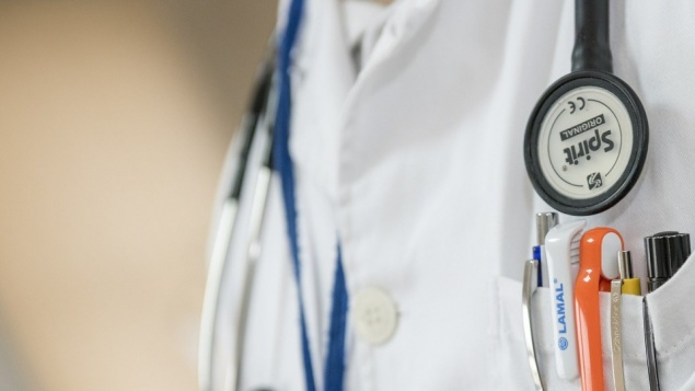 После лечения в больнице у пенсионера в ноге появились живые черви