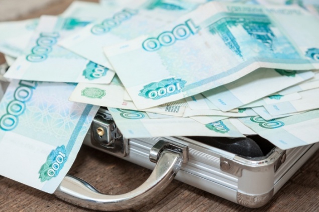 Выделенные на уборку могил солдат ВОВ деньги сотрудница администрации перевела сыну