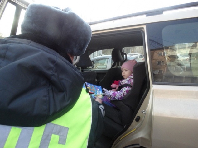 В Ачинске сотрудники ГИБДД привлекают к ответственности водителей–родителей