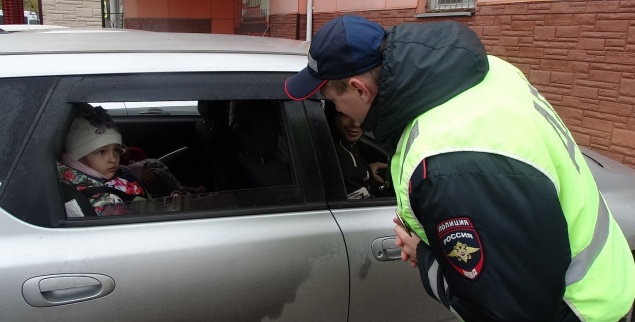 В Ачинске полицейские провели профилактический рейд по применению детских удерживающих устройств