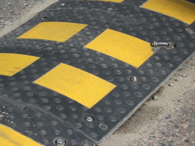 Госавтоинспекторы проверили обустройство искусственных дорожных неровностей