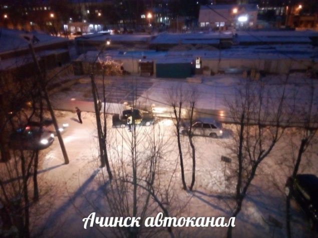 Водитель такси скончался за рулем: машину остановил забор