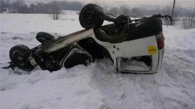 В Канске таксист выехал на переезд и попал в больницу после столкновения с товарняком