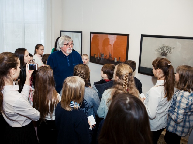 Первый подарок Ачинску на 335-летие: открылась выставка Валентина Теплова