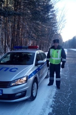 Полицейские спасли от обморожения автоледи, у которой на трассе сломалась машина