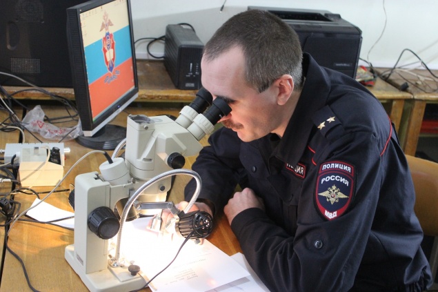 В Ачинске студенты юридического факультета познакомились со спецификой работы экспертов – криминалистов