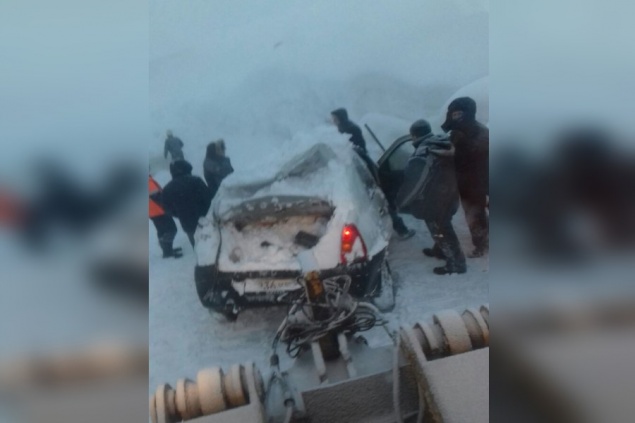 В Норильске снегом завалило фабрику и искорежило машины