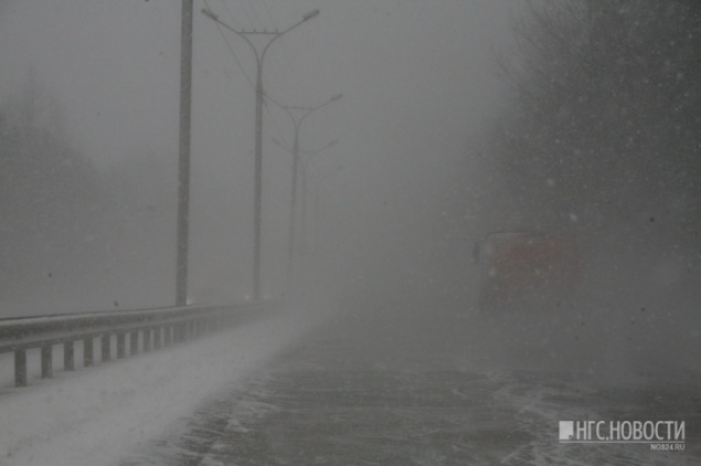 Водители жалуются на плохую видимость и сильные метели на трассах