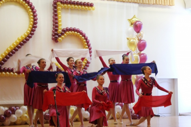 Заместитель начальника МО МВД России «Ачинский» Сергей Макаревич поздравил школу №18 с 25-летним юбилеем