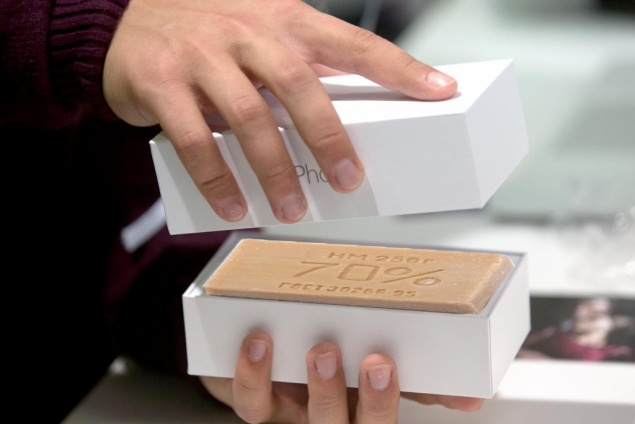 Осторожно, мошенники: Ачинец желая купить сотовые телефоны в Интернет-магазине, получил посылку с мылом