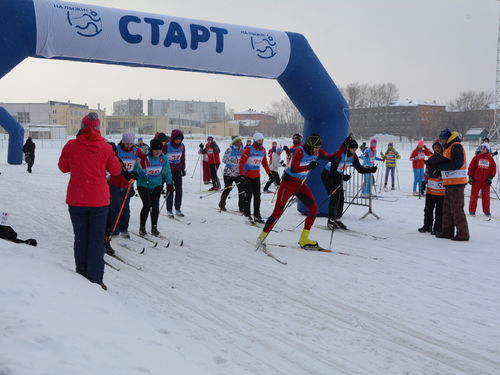 Ачинцы вышли «На лыжи!» вместе с олимпийскими чемпионами