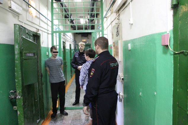 Представитель уполномоченного по правам человека и член общественного совета при МО МВД России «Ачинский» посетили отдел полиции