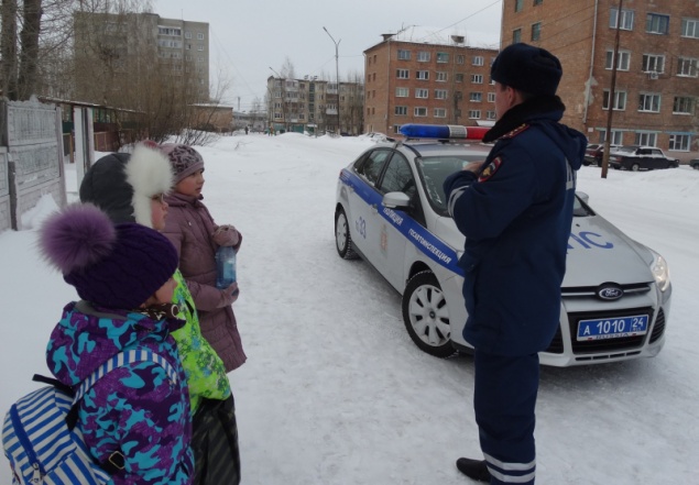Дорожные полицейские усиливают меры по предупреждению ДТП с участием детей